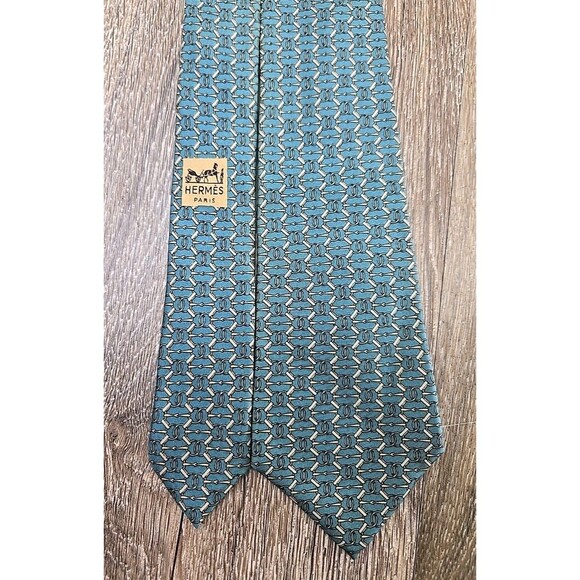HERMES Paris Luxury Silk Neck Tie Horse But Chain Equestrian Blue EUC